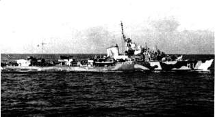 Il cacciatorpediniere Mitragliere in navigazione di guerra nel 1942
